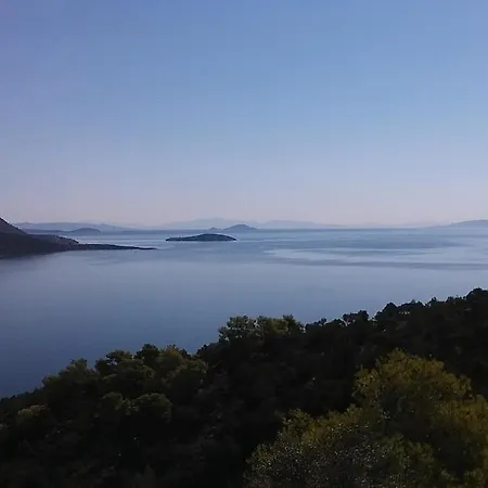Appartamento Seaside With Attics & Shared Courtyard Kórfos