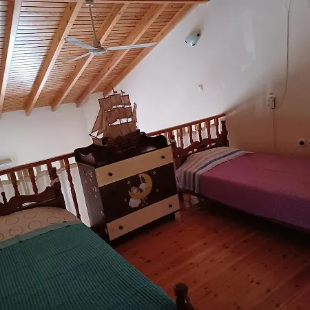 Seaside With Attics & Shared Courtyard Appartamento Kórfos