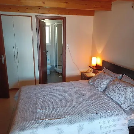 Appartamento Seaside With Attics & Shared Courtyard Kórfos